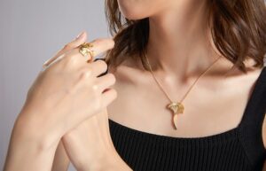 How to express yourself through jewelry?